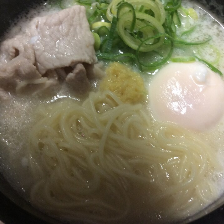 豚肉ネギ卵生姜入り豚骨ラーメン